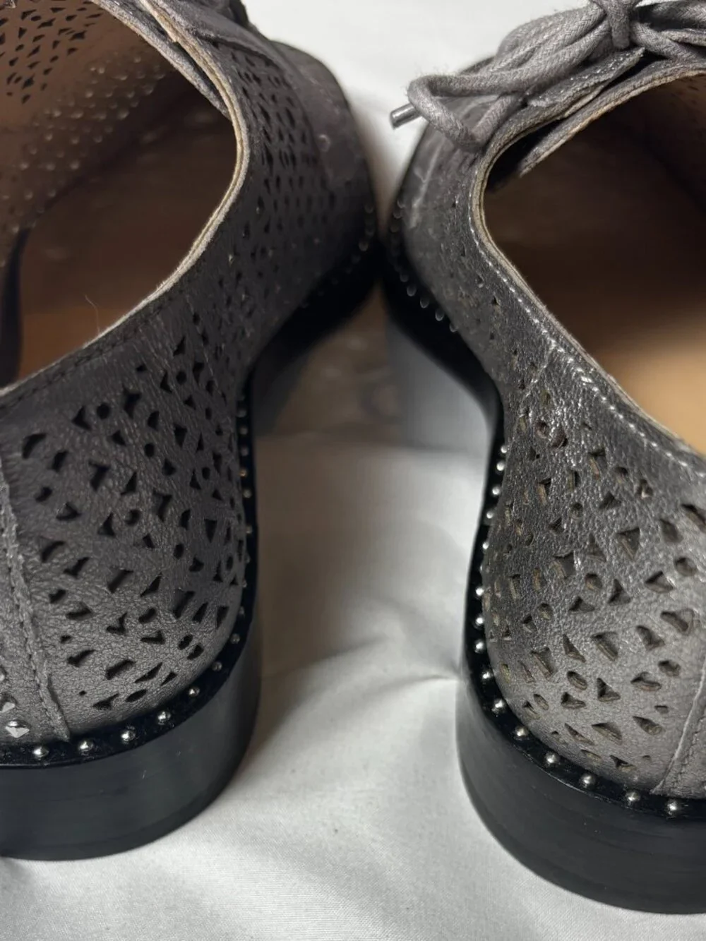Vince Camuto Women’s VC-Lesta Gunmetal Metallic Oxford Shoes | Size US 7